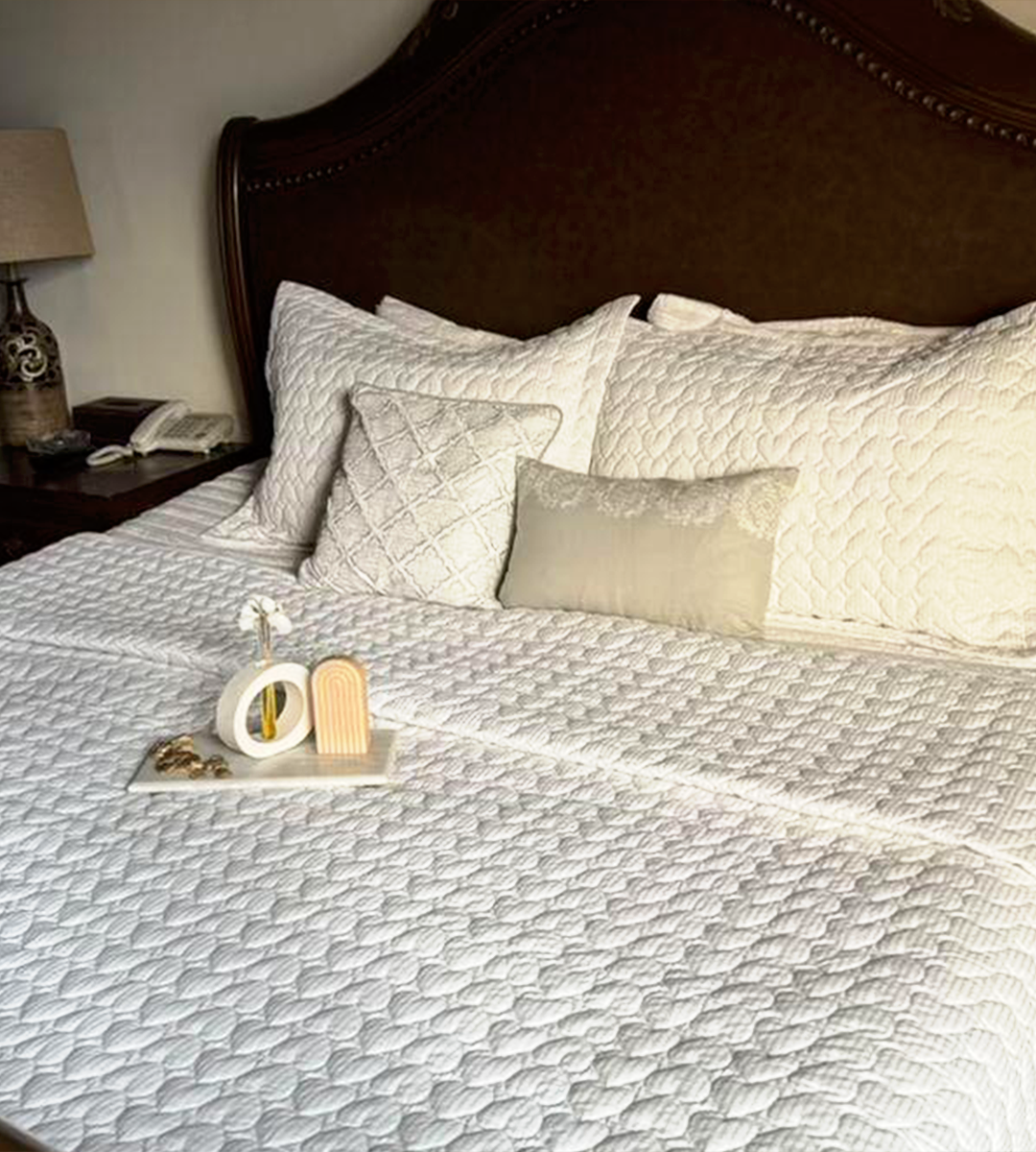 HeartNest Bedding Set – Timeless Elegance in White