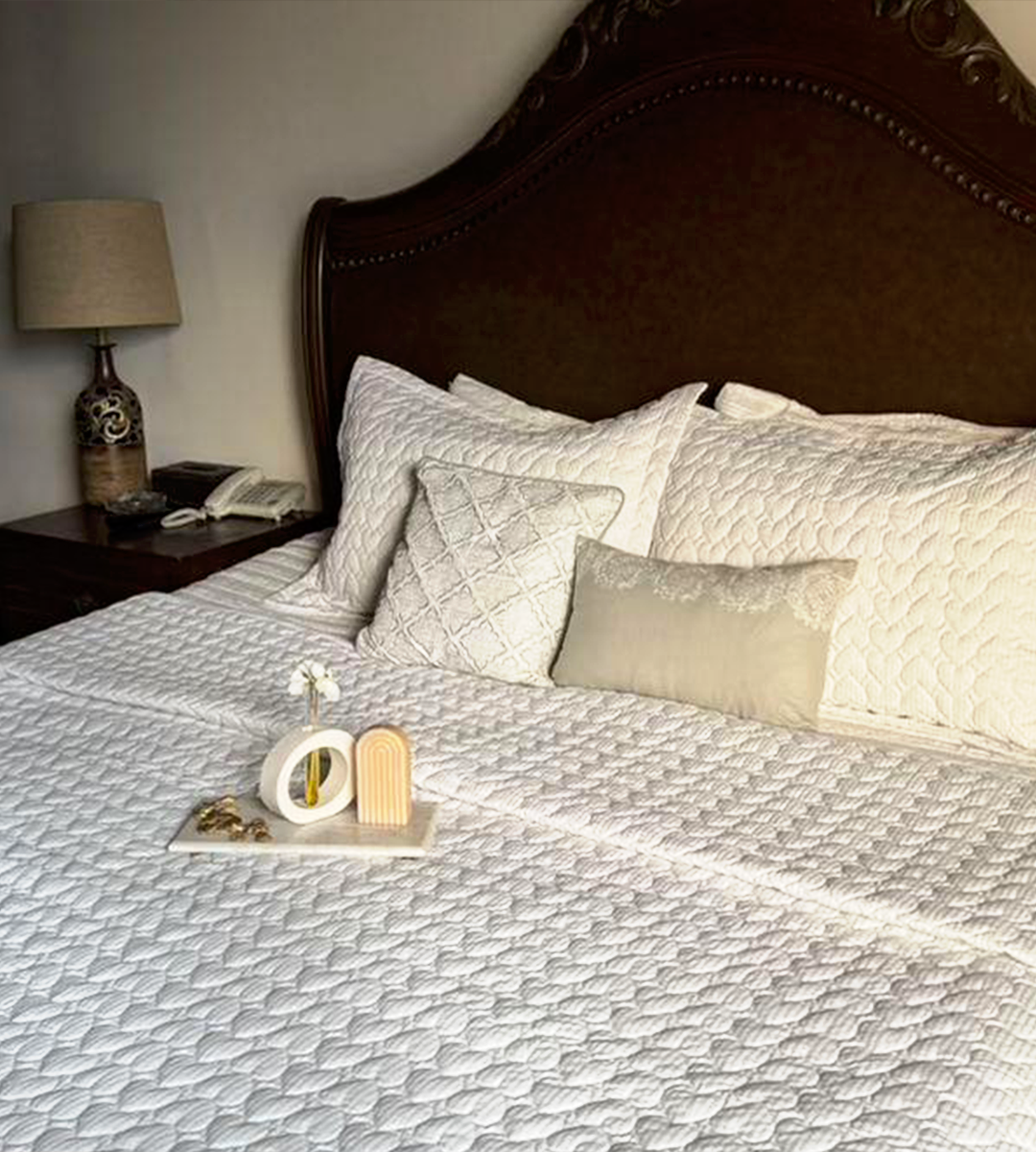HeartNest Bedding Set – Timeless Elegance in White