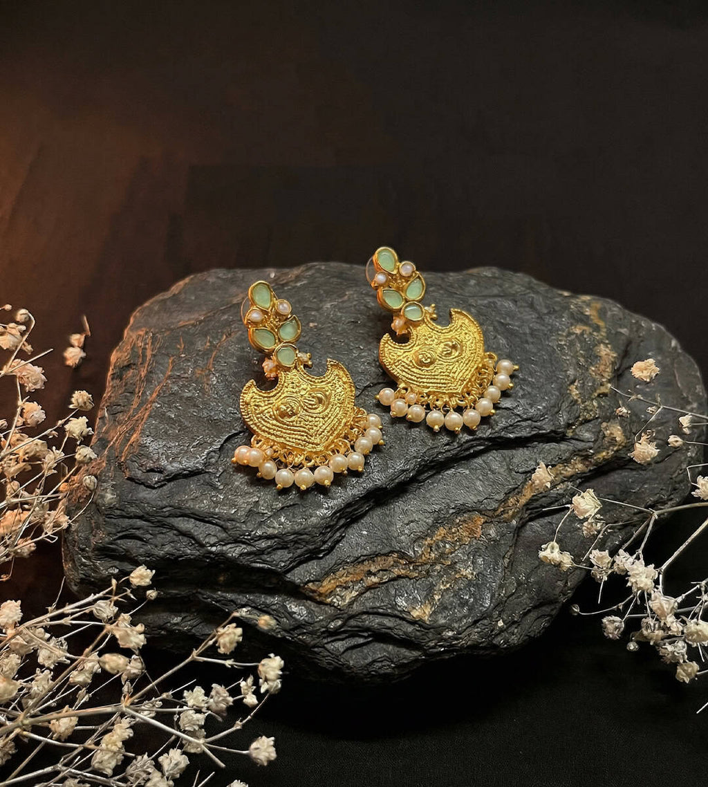 Urniya Gold Earrings